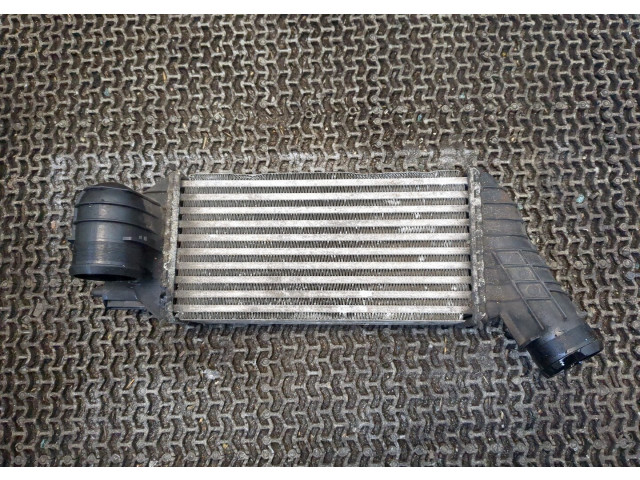 Интеркулер  Peugeot 5008 2009-2016 2.0  9673015780    