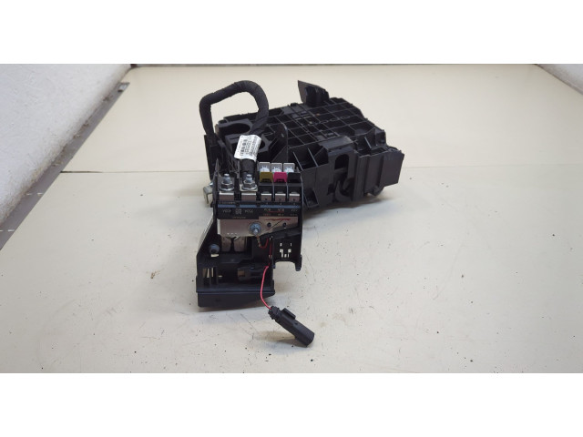 Блок предохранителей  Cadillac XT4 2018-2023         