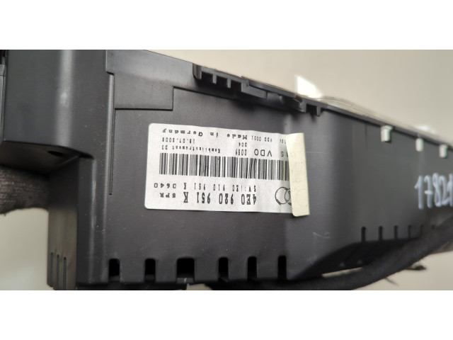 Панель приборов  Audi A8 (D3) 2002-2010       4E0920951K     