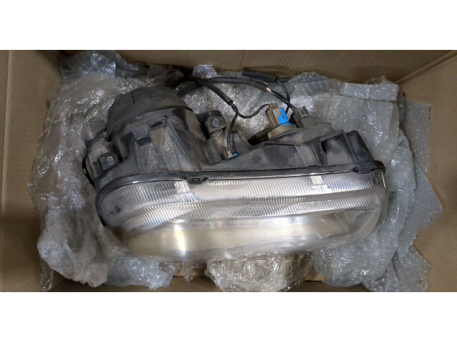 Фара передняя Chrysler 300C 2004-2011 правая