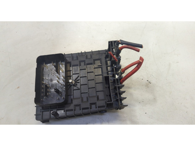 Блок предохранителей  Volkswagen Golf 5 2003-2009         