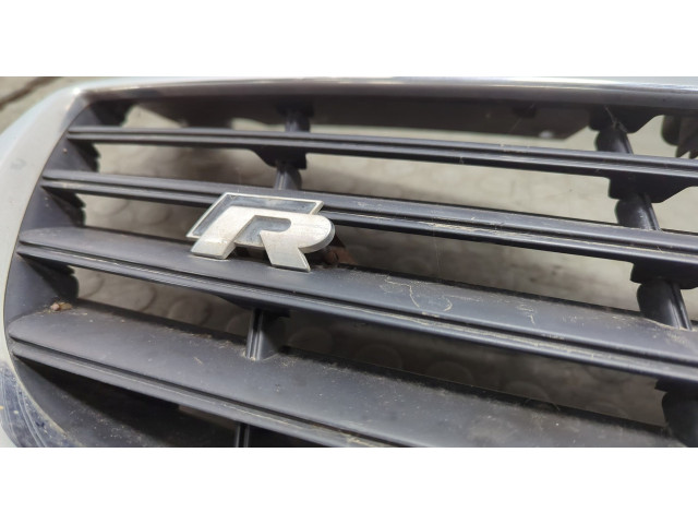 Решетка радиатора Volkswagen Passat 6 2005-2010 3C0853651AD