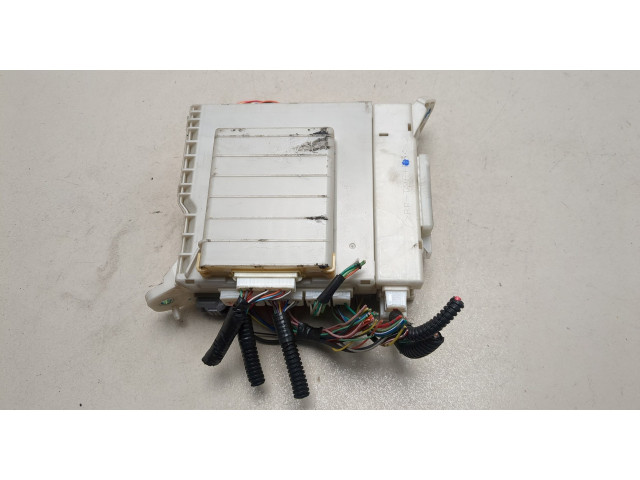 Блок предохранителей  Lexus IS 2005-2016      8273053020   