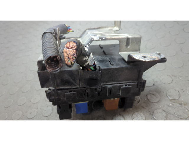 Блок предохранителей  Infiniti QX56 2010-2013         