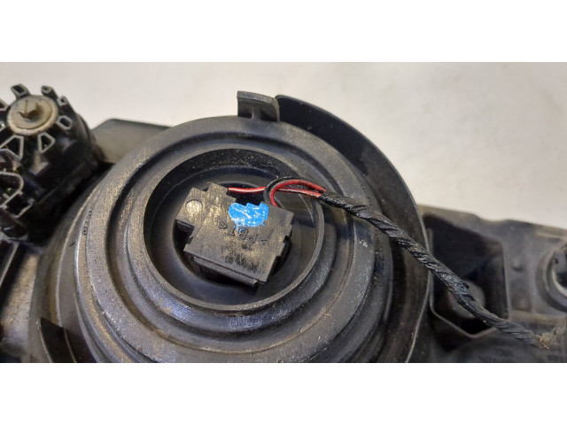 Фара передняя Mitsubishi Pajero / Montero 2000-2006 левая