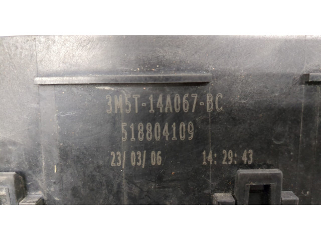 Блок предохранителей  Ford Focus 2 2005-2008         