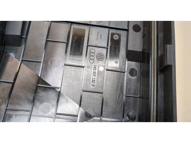 Крышка блока предохранителей Volkswagen Passat CC 2012-2017