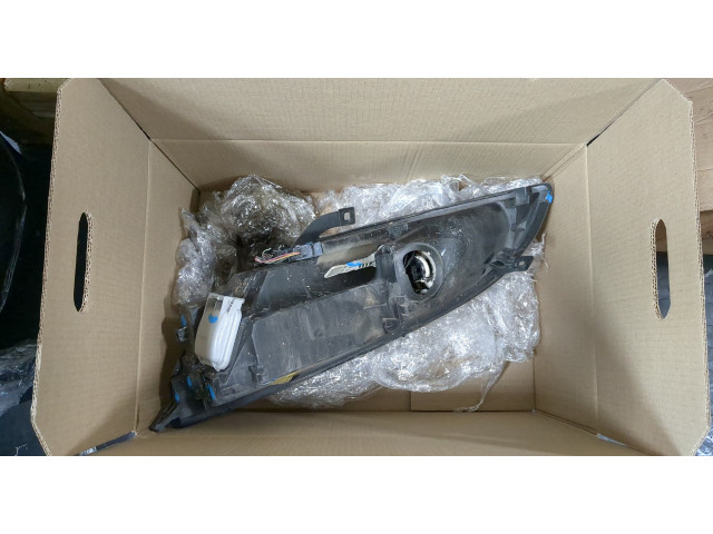 Фара передняя Mitsubishi Colt 2002-2012 правая