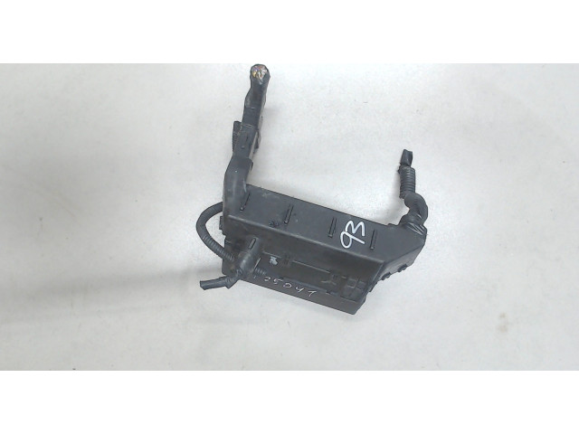 Блок предохранителей  Nissan Almera Tino      7154707030    1.8