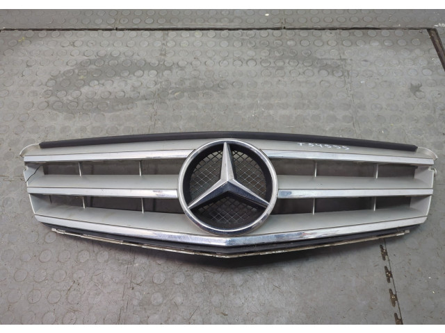 Решетка радиатора  Mercedes C W204 2006-2015          
