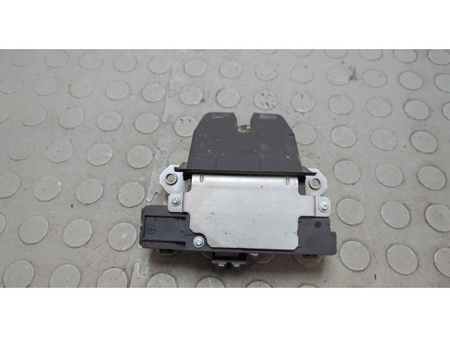 Замок багажника  Volvo V50 2004-2012       