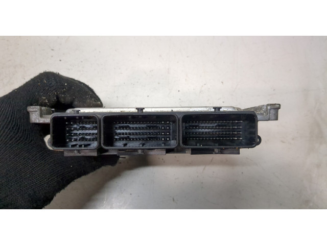 Блок управления двигателем  Renault Trafic 2014-2021     