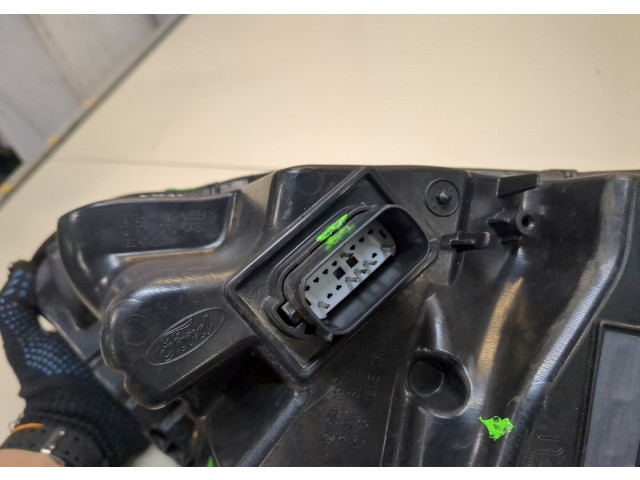 Фара передняя  Ford Mustang 2017- правая 