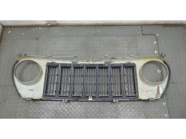 Решетка радиатора  Jeep Liberty 2001-2007          55156893AD