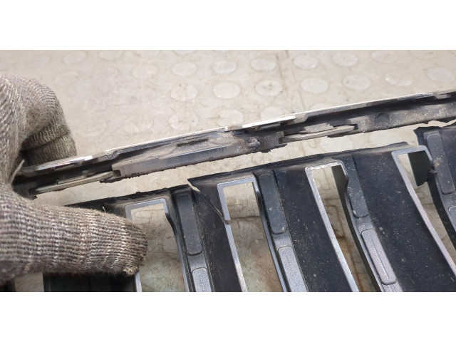 Решетка радиатора  Skoda Yeti 2013-2018          5l0853668a