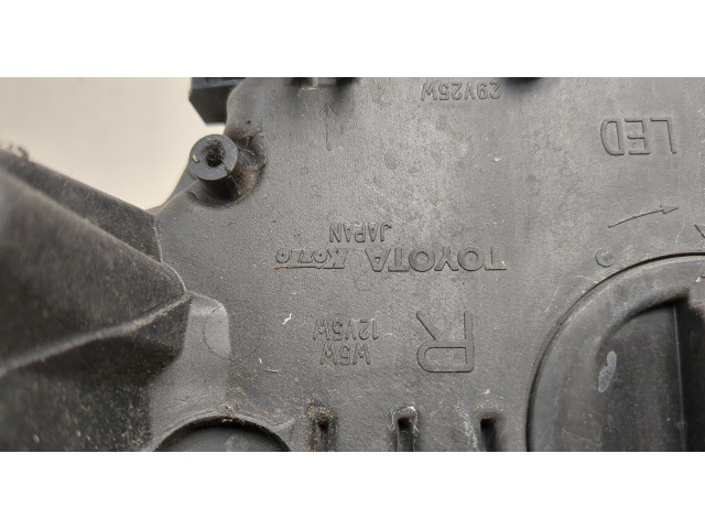 Фара передняя  Toyota Prius 2009-2015 правая 