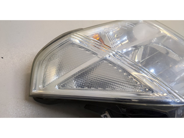 Фара передняя Nissan Pathfinder 2004-2014 правая