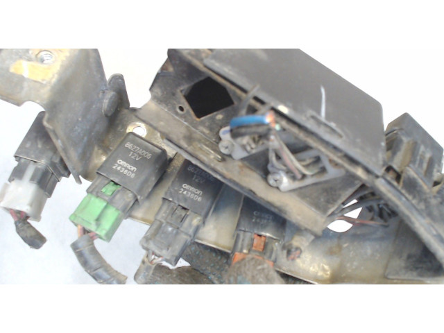 Блок реле Mitsubishi L200 1996-2006 2.5