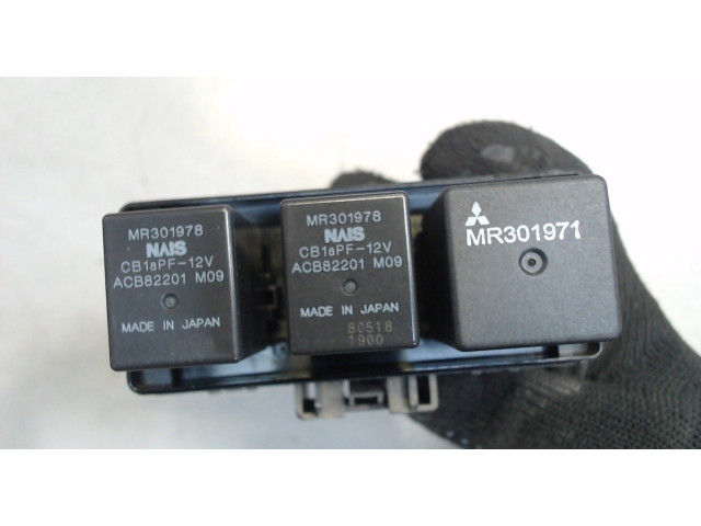 Блок реле Citroen C-Crosser MR301971 2.2