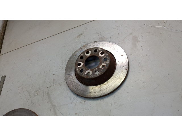 Диск тормозной  Volkswagen Passat 7 2010-2015 Европа   задний   5Q0615601G      