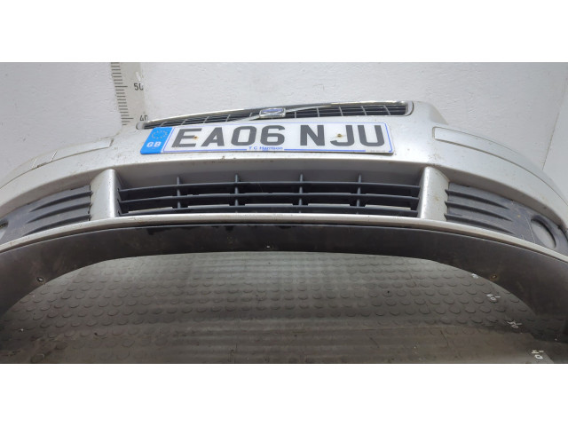 Решетка радиатора  Volvo S40 2004-          