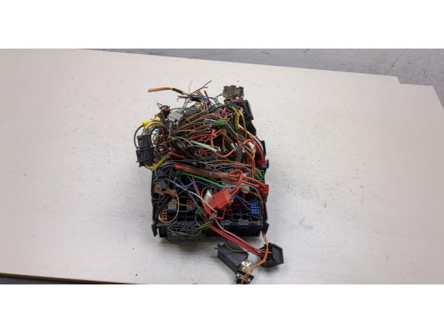 Блок предохранителей  Volkswagen Transporter 4 1991-2003         