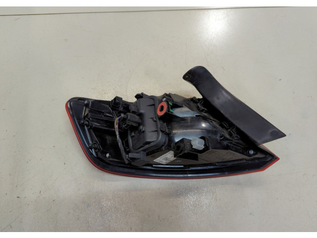 Задний фонарь 8V4945070