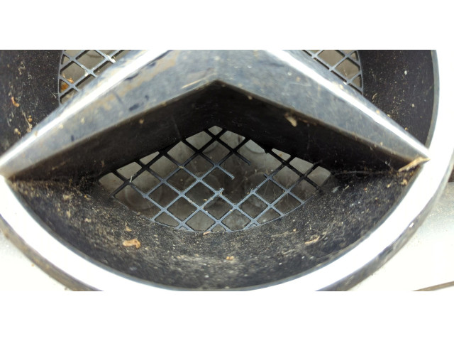 Решетка радиатора  Mercedes C W204 2006-2015          A20488000239744
