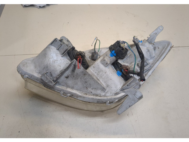 Фара передняя Toyota Corolla Verso 2002-2004 правая