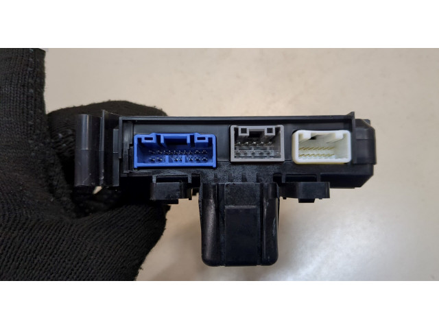 Блок комфорта Mazda CX-30