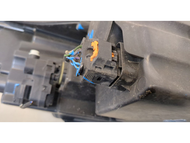 Фара передняя Peugeot 2008 2013-2019 левая