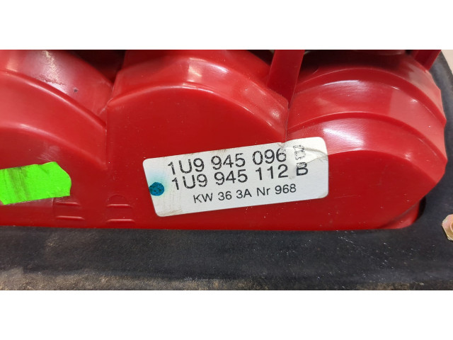 Задний фонарь     1U9945112B     