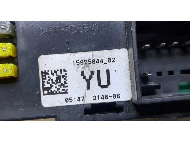 Блок предохранителей  Chevrolet Tahoe 2006-2014      15925044   