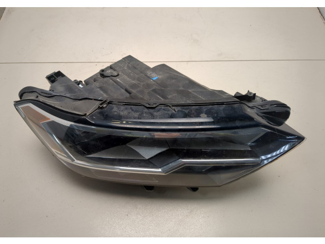 Фара передняя  Volkswagen Jetta 7 2018-2025 правая 