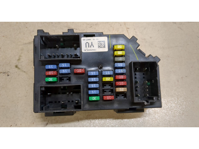 Блок предохранителей Chevrolet Tahoe 2006-2014 15925044