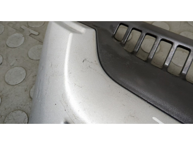 Решетка радиатора Volkswagen Golf Plus 5M0853651A