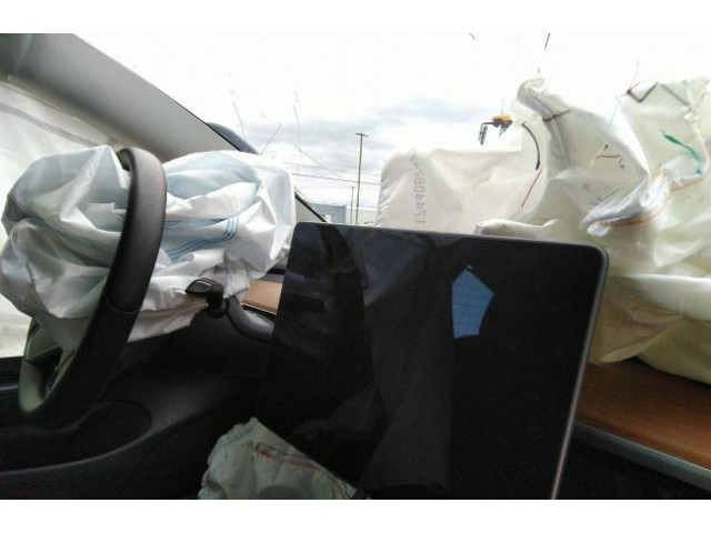 Руль Tesla Model 3 108568200b