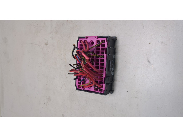 Блок предохранителей Volkswagen Transporter 5 2003-2009 7H0937617 2.5