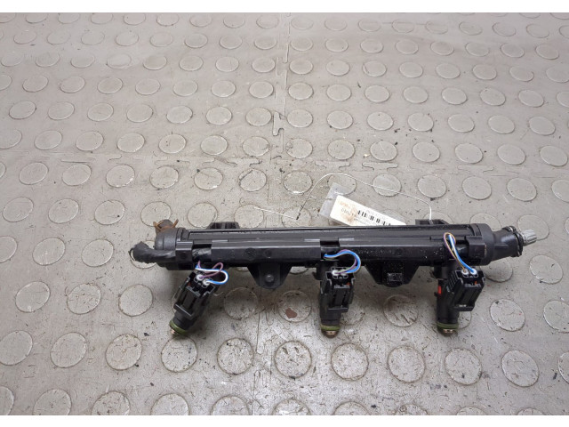 Форсунка топливная Skoda Fabia 2007-2014 03E906031C