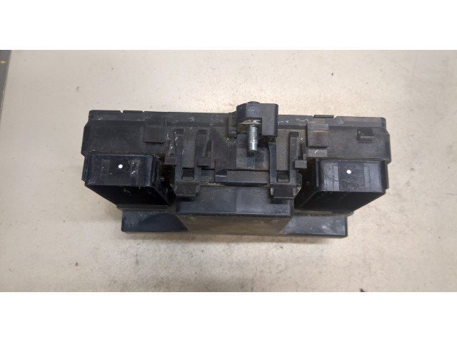 Блок предохранителей  Lincoln MKZ 2012-2020         