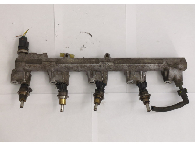 Форсунка топливная Mazda 3 (BL) 2009-2013 L3K913250A