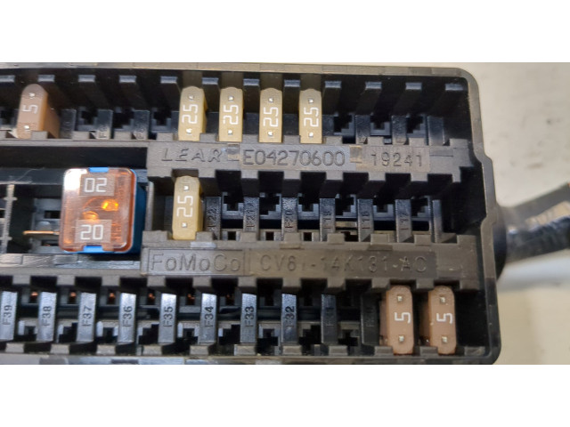 Блок предохранителей  Ford Kuga 2016-2019      GV4T14014BJE   