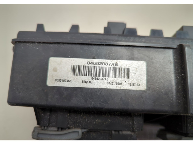 Блок предохранителей Jeep Grand Cherokee 2004-2010 04692017AK