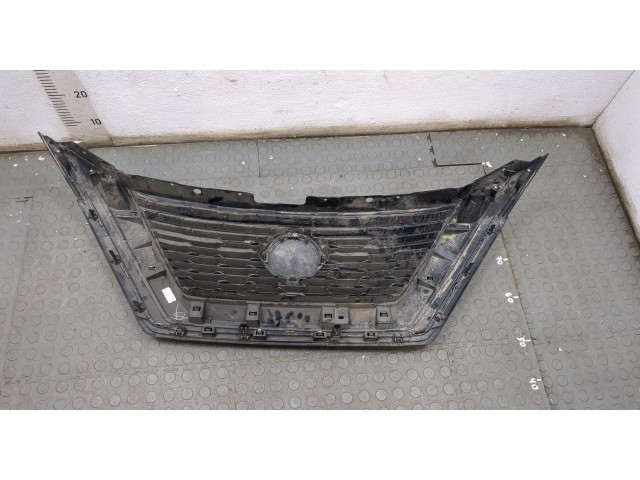 Решетка радиатора  Nissan Rogue 2020-2023          