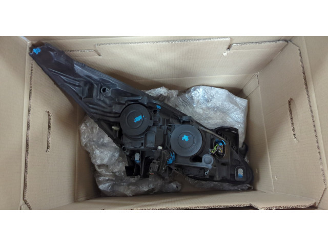 Фара передняя  Peugeot 5008 2009-2016 левая 