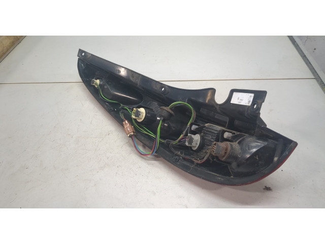 Задний фонарь 26550BU001 Nissan Almera Tino