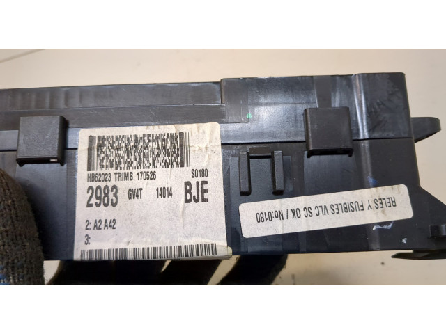 Блок предохранителей  Ford Kuga 2016-2019      GV4T14014BJE   