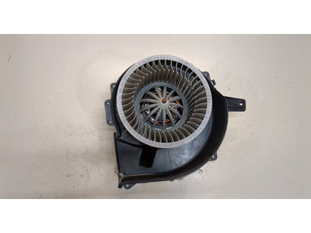 Моторчик печки Skoda Rapid