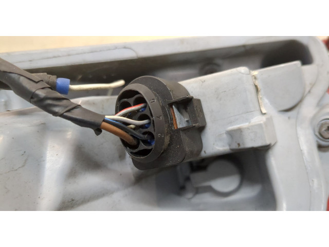 Задний фонарь 8J0945095B