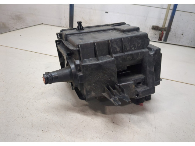 Блок предохранителей  Renault Trafic 2014-2021      758a68898r    1.6